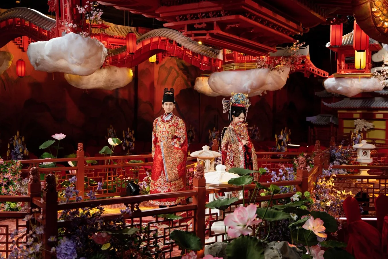 红色宫殿场景仪式展示,歌洛菲宴会空间实拍
